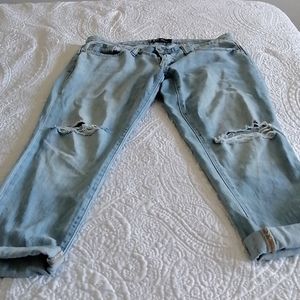 Sexy boyfriend washed pair of jeans